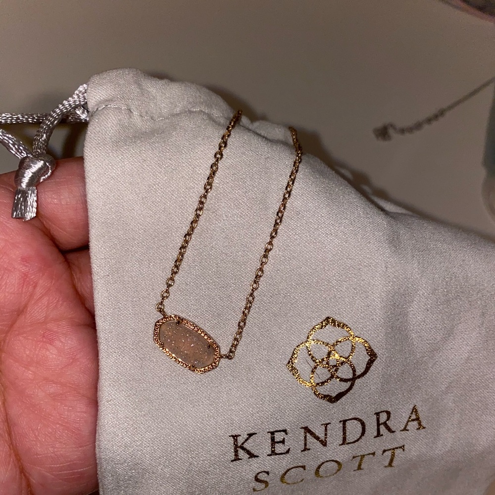 Kendra Scott necklace